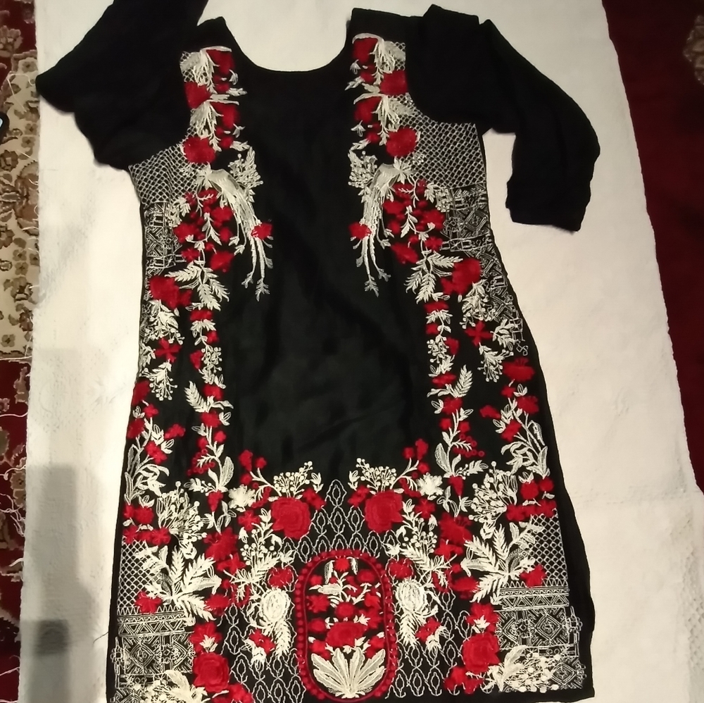 Pakistani Indian ladies embroidered kurti